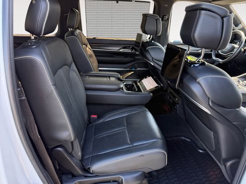 Used 2022 Jeep Grand Wagoneer Series II image 19