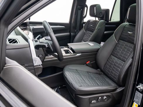 Certified 2025 Cadillac Escalade V w/ LPO, ONYX Package AWD/4WD image 20
