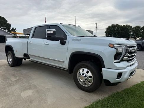 Used 2026 Chevrolet Silverado 3500 High Country w/ High Country Premium Package AWD/4WD image 4