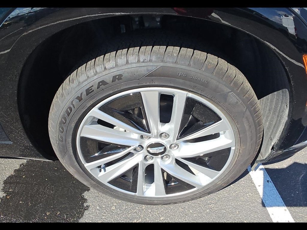 Used 2026 Cadillac Vistiq Luxury w/ LPO, Floor Liner Package AWD/4WD image 5