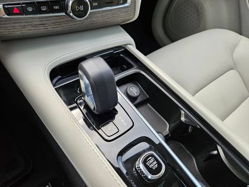 Certified 2024 Volvo XC90 T8 Plus w/ Protection Package Premier AWD/4WD image 23