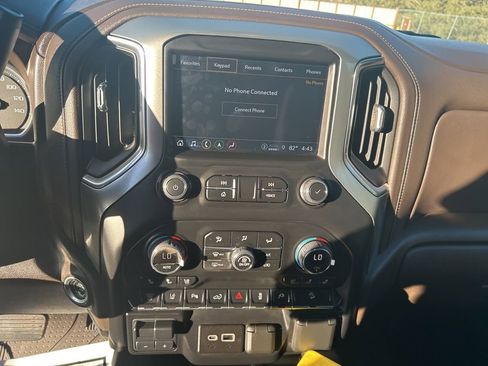 Used 2022 Chevrolet Silverado 2500 LTZ w/ LTZ Convenience Package image 23