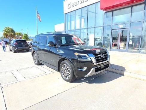 Used 2023 Nissan Armada SL w/ Captain's Chairs Package image 2