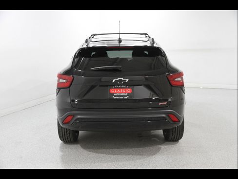 Used 2024 Chevrolet Trax RS w/ Driver Confidence Package FWD image 19