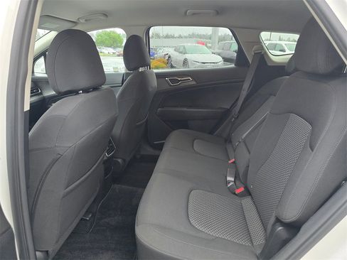 Used 2023 Kia Sportage LX image 10