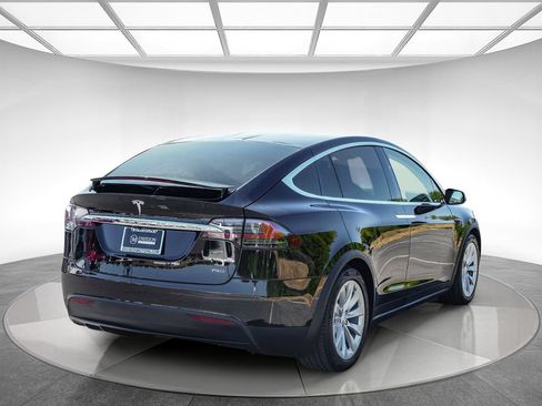 Used 2018 Tesla Model X 75D AWD/4WD image 4