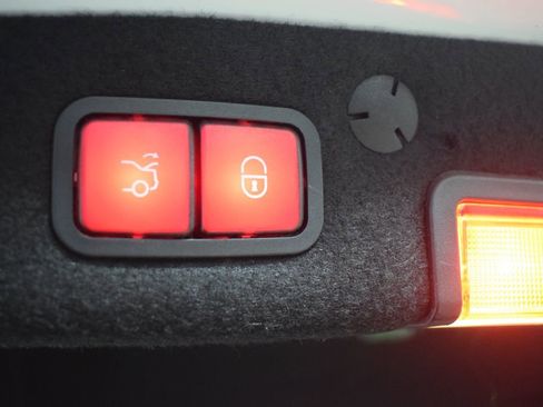 Used 2020 Mercedes-Benz C 300 C300 4MATIC image 14