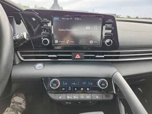 Used 2022 Hyundai Elantra SEL w/ Convenience Package FWD image 29