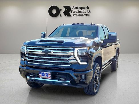 Used 2025 Chevrolet Silverado 2500 High Country w/ High Country Premium Package image 2