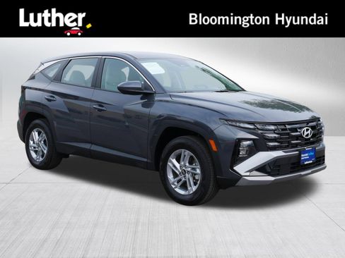 Used 2025 Hyundai Tucson SE AWD/4WD image 1