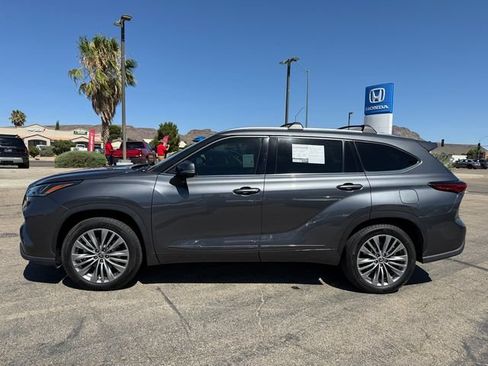 Used 2021 Toyota Highlander Platinum FWD image 10