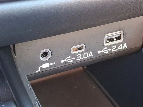 Used 2025 Subaru Outback Limited image 27