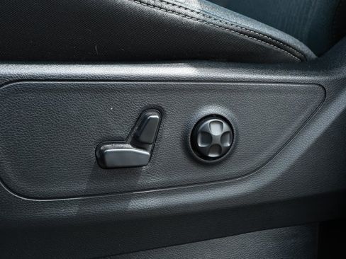 Used 2019 RAM 1500 Big Horn RWD image 22