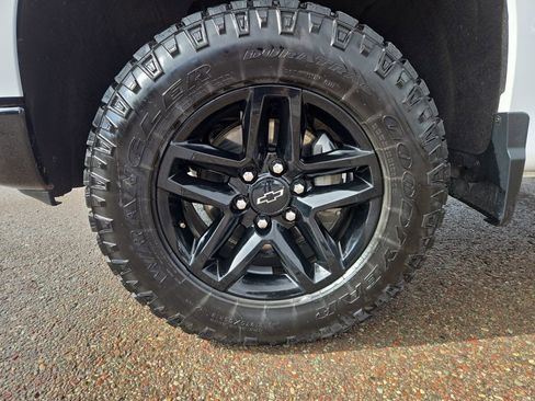 Used 2023 Chevrolet Silverado 1500 LT Trail Boss w/ Protection Package image 10