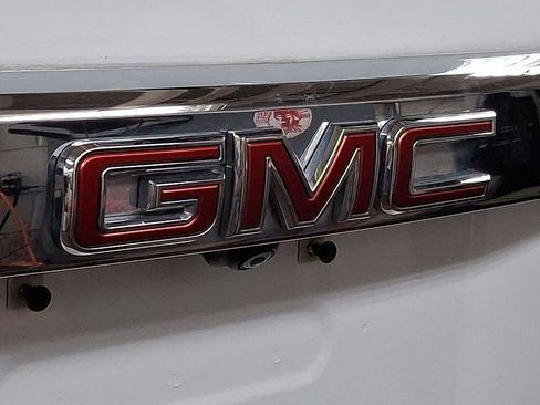 Used 2021 GMC Acadia SLE w/ Driver Convenience Package image 30
