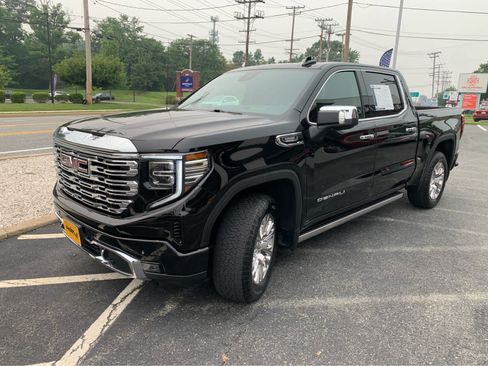 Used 2023 GMC Sierra 1500 Denali w/ Technology Package AWD/4WD image 3