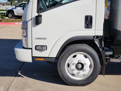 New 2024 Chevrolet Low Cab Forward image 15