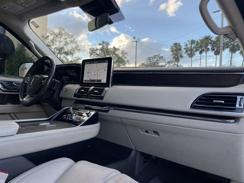 Used 2019 Lincoln Navigator L Reserve image 16