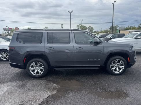 Used 2022 Jeep Wagoneer Series I w/ Premium Group I AWD/4WD image 3