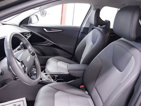Used 2023 Kia Niro EX FWD image 13