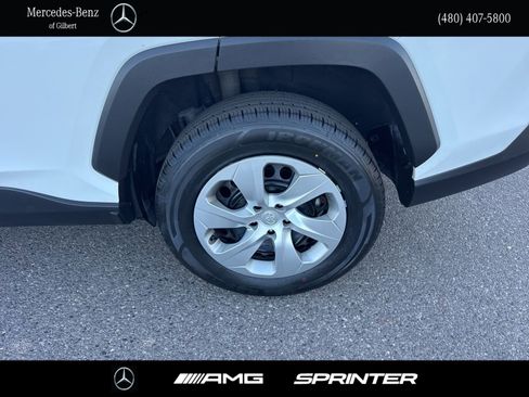 Used 2021 Toyota RAV4 LE image 7