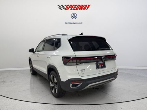 New 2026 Volkswagen Taos SE AWD/4WD image 8