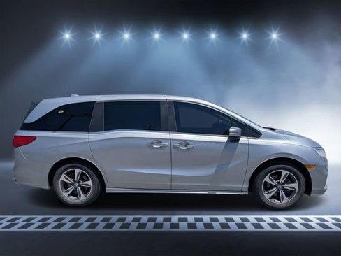 Used 2018 Honda Odyssey Touring image 2