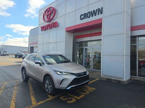 Used 2021 Toyota Venza XLE w/ Softex Package image 1