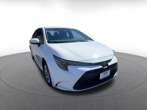Used 2025 Toyota Corolla LE FWD image 3