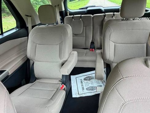 Used 2022 Ford Explorer XLT AWD/4WD image 7