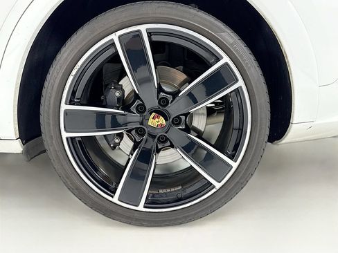 Certified 2023 Porsche Cayenne Platinum Edition AWD/4WD image 11
