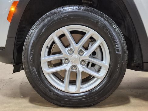 Used 2022 Jeep Grand Cherokee L Laredo RWD image 28