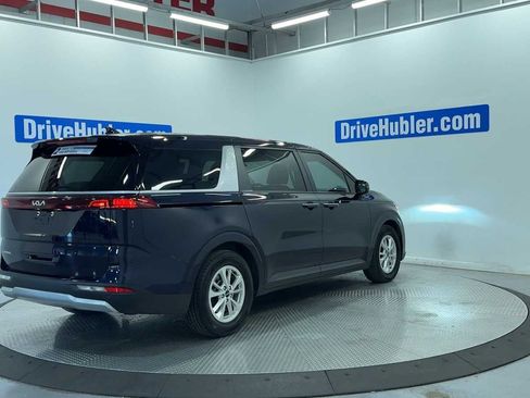 Used 2023 Kia Carnival LX FWD image 7