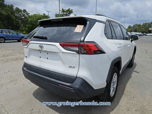 Used 2020 Toyota RAV4 XLE FWD image 8