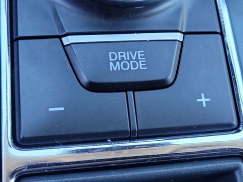 Used 2024 Ford Expedition XLT image 17