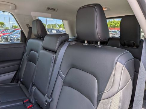 Used 2023 Nissan Pathfinder SL w/ Black Appearance Package AWD/4WD image 30