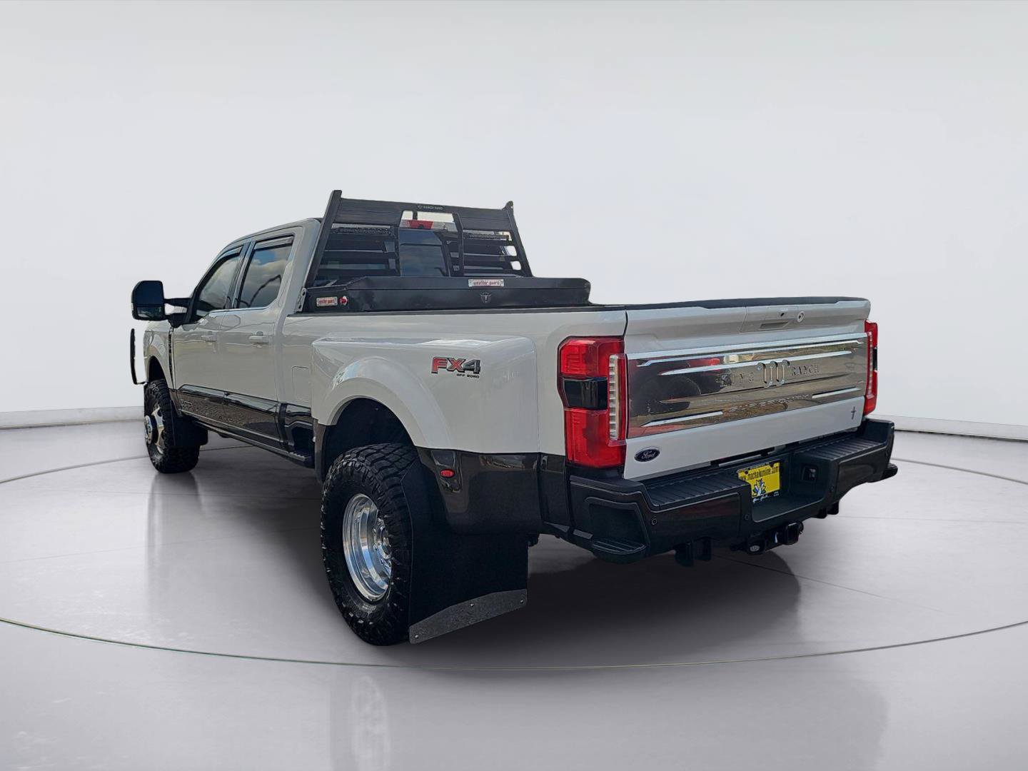 Used 2025 Ford F350 4x4 Crew Cab DRW Super Duty image 3