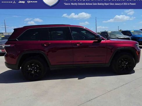 Certified 2026 Jeep Grand Cherokee Altitude AWD/4WD image 9