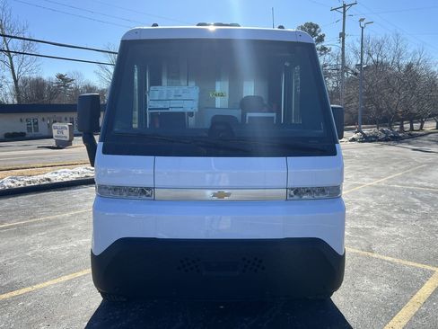 New 2025 Chevrolet Brightdrop 400 w/ Power Door Package image 24