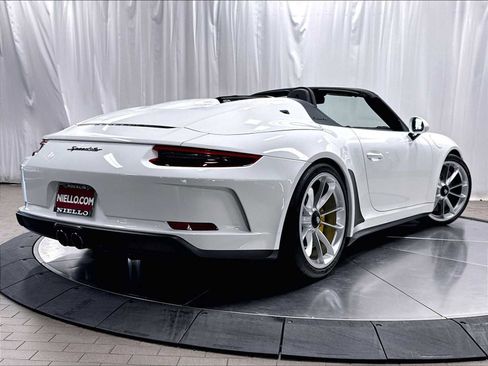 Used 2019 Porsche 911 Speedster RWD image 9