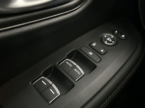 Used 2025 Honda HR-V Sport image 17