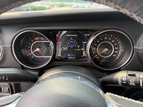 Used 2021 Jeep Wrangler Unlimited Sahara w/ Uconnect 4C Nav & Sound Group AWD/4WD image 23