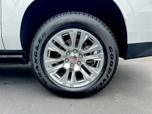 Used 2022 GMC Yukon XL Denali image 27