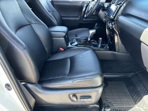 Used 2022 Toyota 4Runner TRD Off-Road Premium AWD/4WD image 12