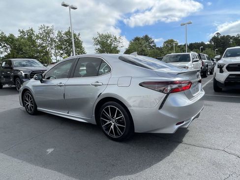 Used 2022 Toyota Camry SE FWD image 5