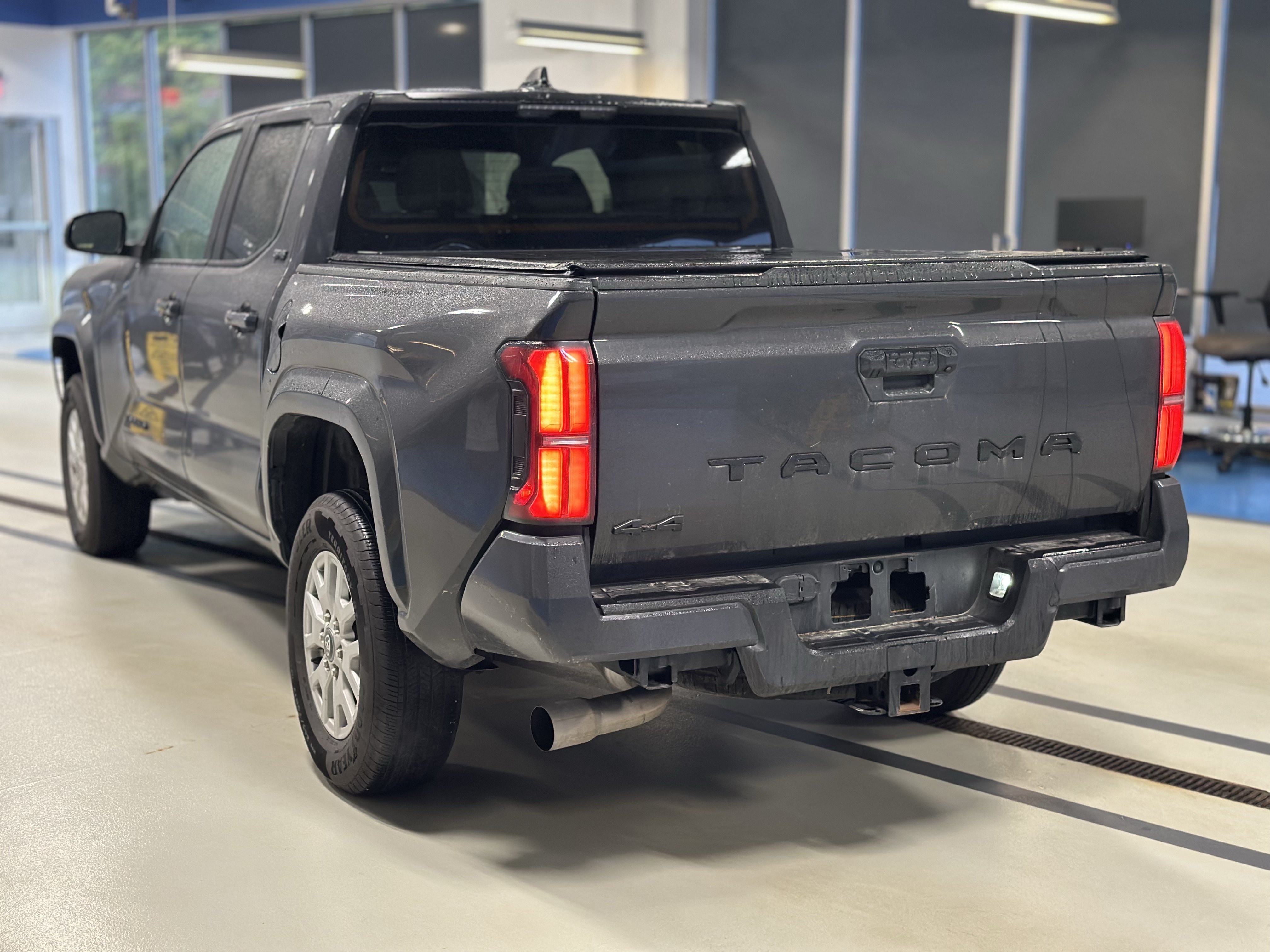 Used 2025 Toyota Tacoma SR5 AWD/4WD image 8