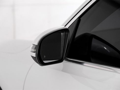 Used 2021 Mercedes-Benz GLB 250 w/ Premium Package image 44