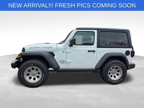 Used 2019 Jeep Wrangler Sport image 3