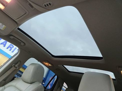 Used 2010 Lincoln MKT AWD image 6