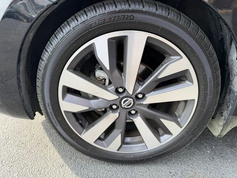 Used 2020 Nissan Versa SR FWD image 24